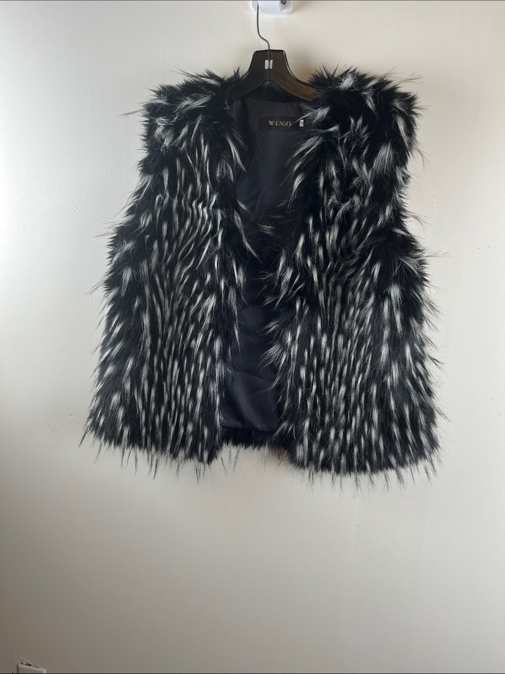 WENXI Black and White Faux Fur Vest